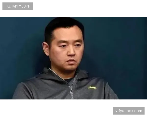 孔令辉家里那个桌子比我家客厅还大,真的想知道他平时咋划分空间的? 孔令辉家里那个桌子比我家客厅还大,真的想知道他平时咋划分空间的?